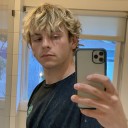 attractivefamousmen avatar