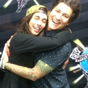 awkward-stranger-to-my-left avatar