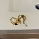 does-it-whisper-to-you-too avatar