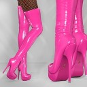 pinkleatherboots avatar